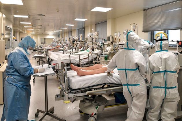 Συνθήκες ασφυξίας σε νοσοκομεία της Αττικής - Ρεκόρ εισαγωγών ασθενών με Covid-19