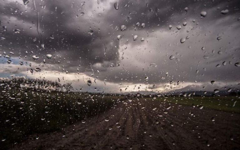 Τοπικές βροχές και αφρικανική σκόνη συνθέτουν το σκηνικό του καιρού