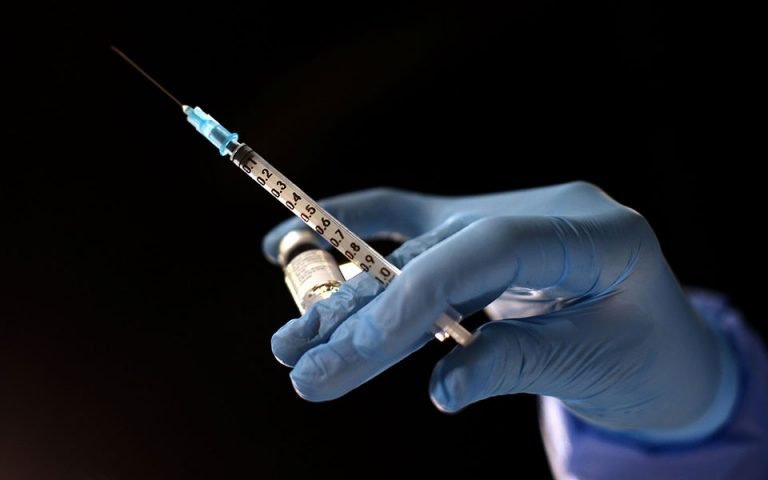 Ποια εμβόλια δεν παρέχουν προστασία έναντι της μετάλλαξης όμικρον