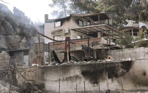 Φόβοι για αναζωπυρώσεις - Κάηκαν σπίτια στο Αλεποχώρι (φωτο)