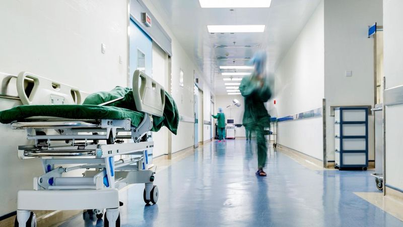 «Αρρυθμίες» στο ΕΣΥ λόγω αναστολής καθηκόντων υγειονομικών