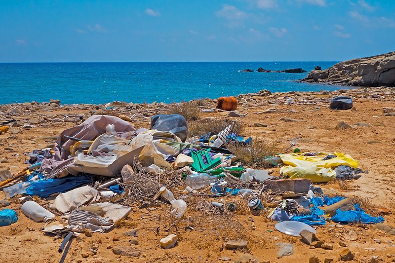 Η Μεσόγειος μετατρέπεται σε χωματερή πλαστικών απορριμάτων