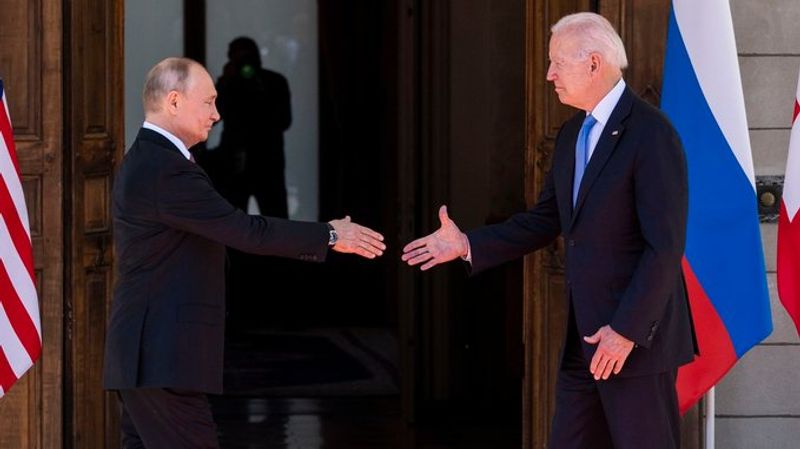 Συμφωνία για επιστροφή των πρεσβευτών σε Μόσχα και Ουάσινγκτον ανακοίνωσε ο Πούτιν