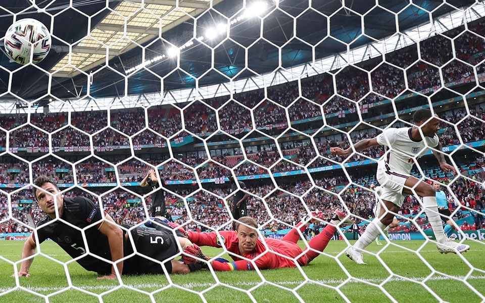 Η Αγγλία στους «8» με πειστικό 2-0 επί της Γερμανίας