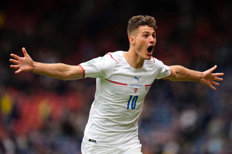 EURO 2020: Δείτε το απίστευτο γκολ του Σικ της Τσεχίας