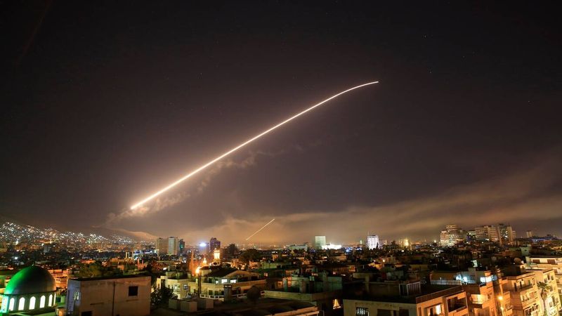Νύχτα κόλασης με πυραυλικές επιθέσεις στη Συρία