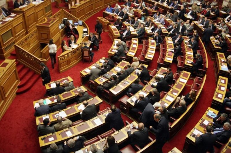 Βουλή: «Μετωπική» εφ’ όλης της ύλης για το εργασιακό νομοσχέδιο