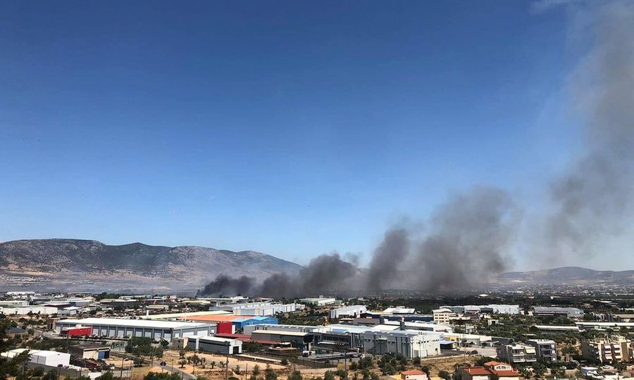 Βελτιωμένη η κατάσταση σε Ασπρόπυργο και Ελευσίνα - Οι φλόγες πλησίασαν βιομηχανίες