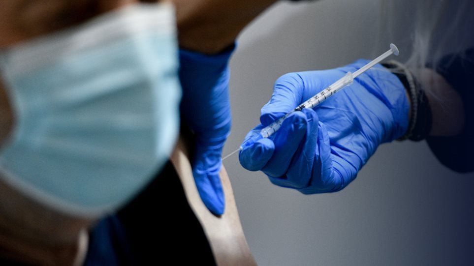 120.000 πολίτες εμβολιάστηκαν σε ένα εικοσιτετράωρο