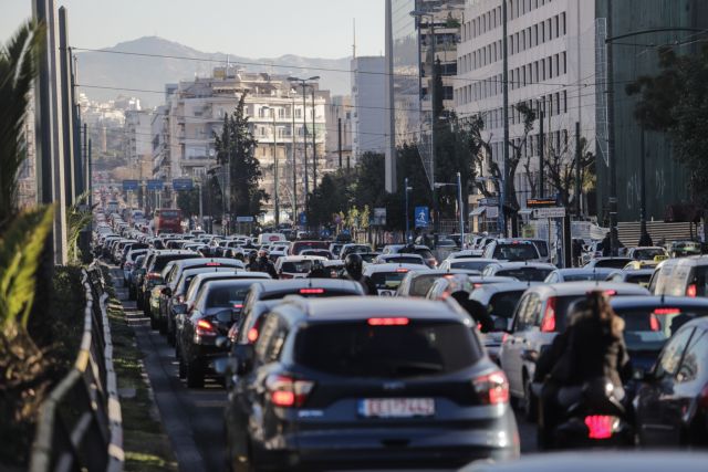 Κυκλοφοριακό κομφούζιο στην Αθήνα – Πού εντοπίζονται προβλήματα