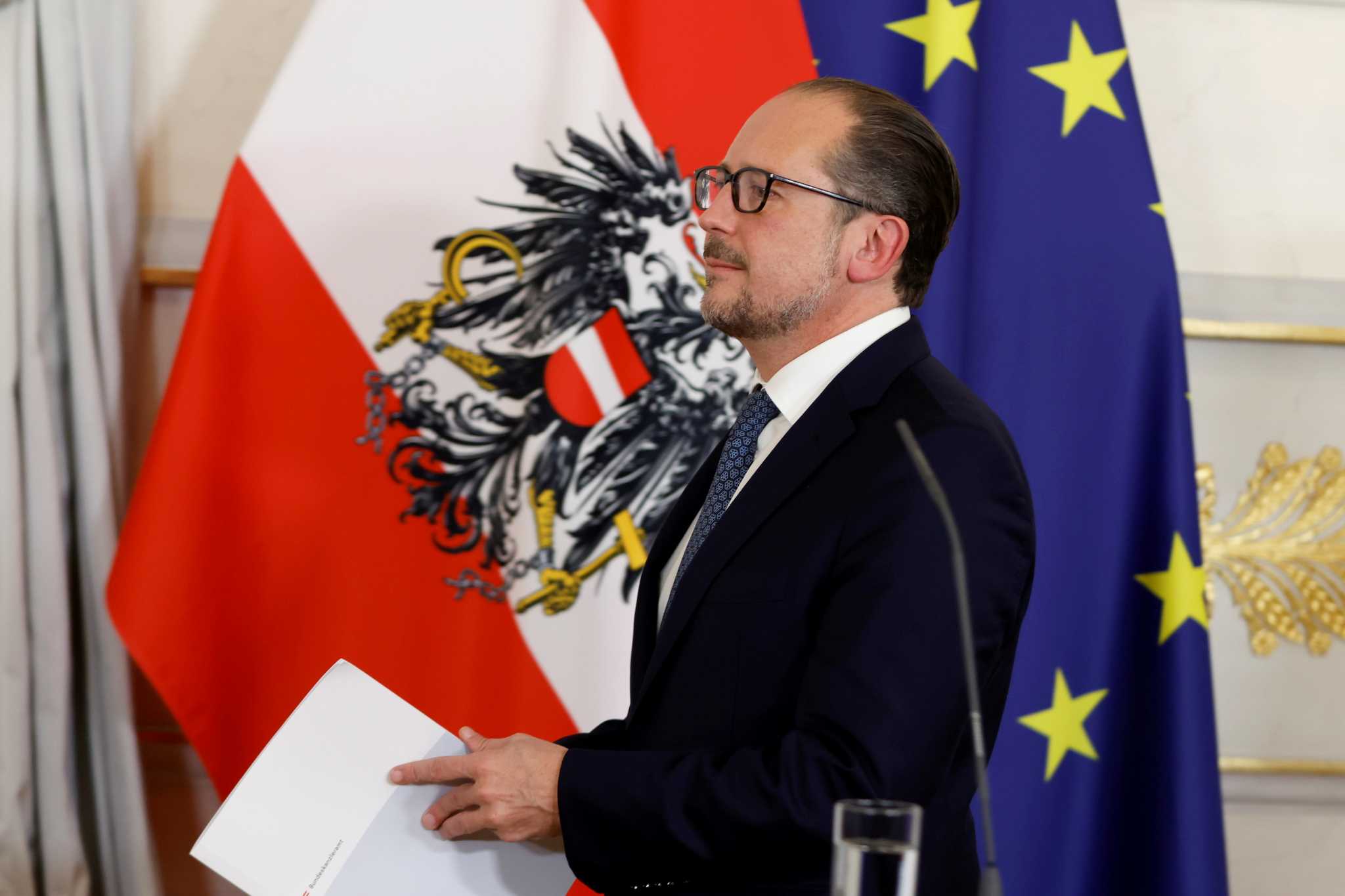 Lockdown για τους ανεμβολίαστους προαναγγέλλει ο καγκελάριος της Αυστρίας