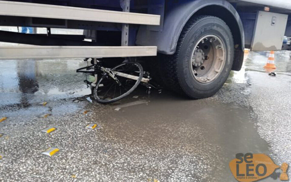Φορτηγό παρέσυρε ποδηλάτισσα στη Θεσσαλονίκη