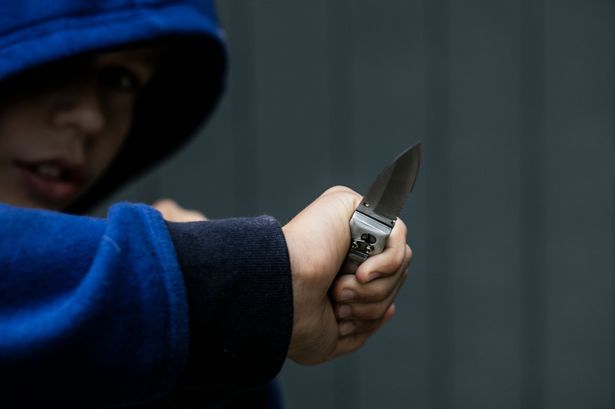 Μαχαιροβγάλτης 7 ετών επιτέθηκε σε νεαρούς στο μετρό Συντάγματος