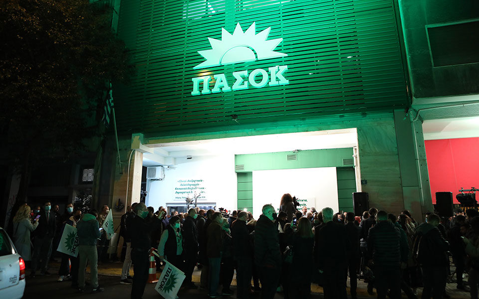 Η νίκη του Ν. Ανδρουλάκη στην προεδρία του ΚΙΝΑΛ σηματοδοτεί εξελίξεις στο πολιτικό σκηνικό
