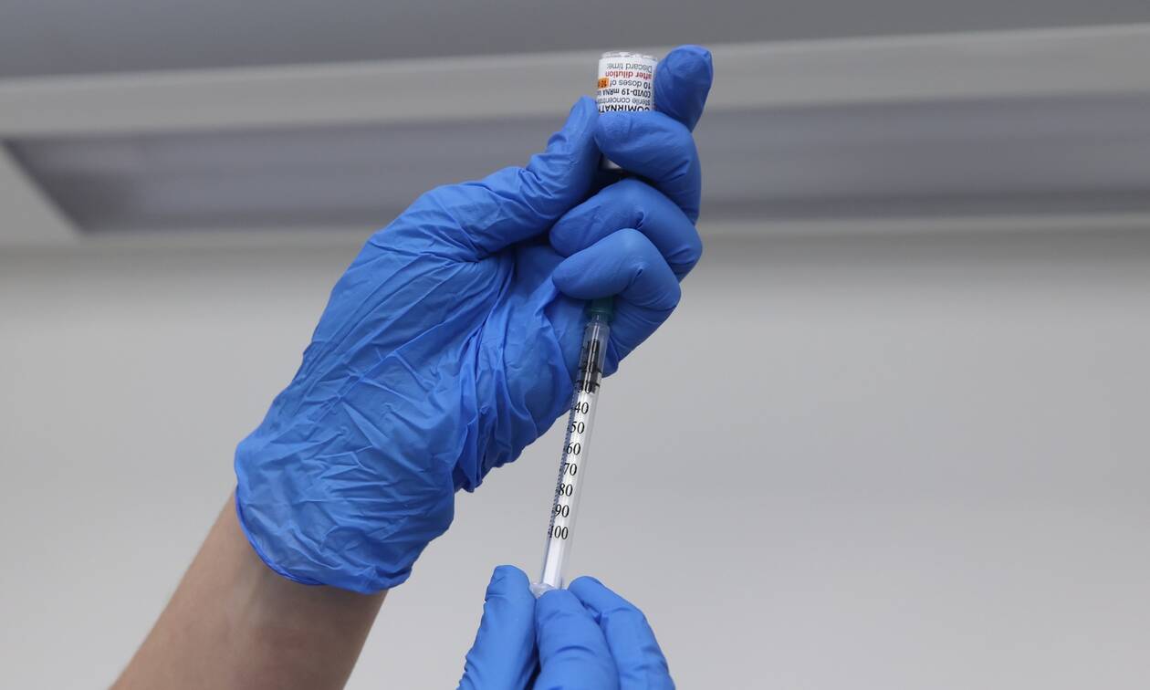 Δυτική Αττική: Απίστευτο περιστατικό με άνδρα να επιχειρεί να εμβολιαστεί για λογαριασμό άλλου