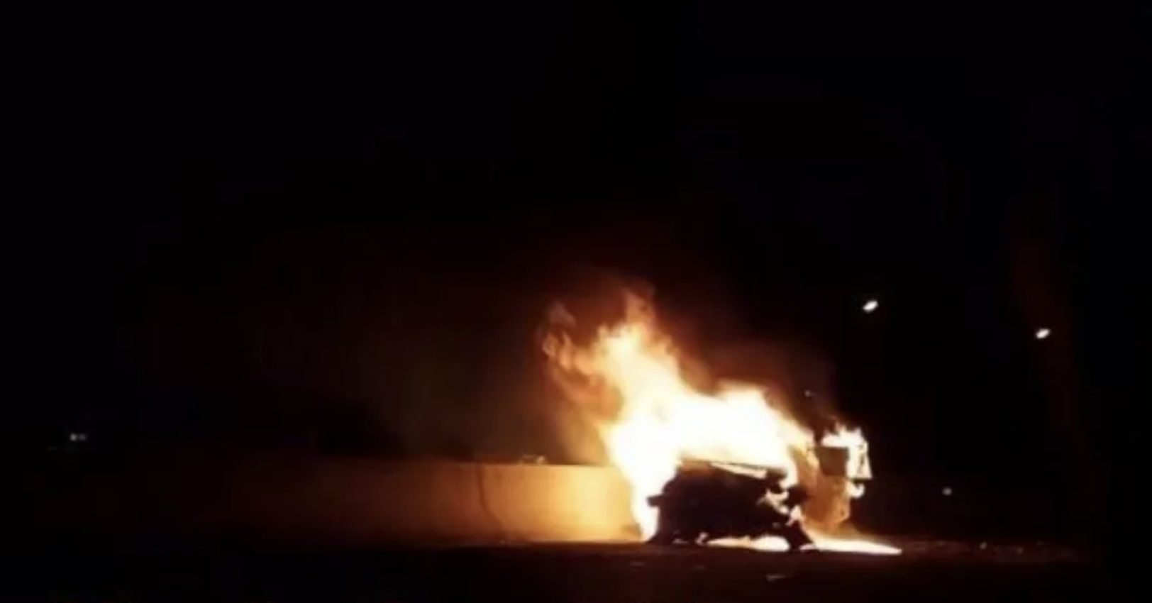 Τραγωδία στην Αθηνών – Κορίνθου: Κάηκε οδηγός μέσα στο αυτοκίνητό του