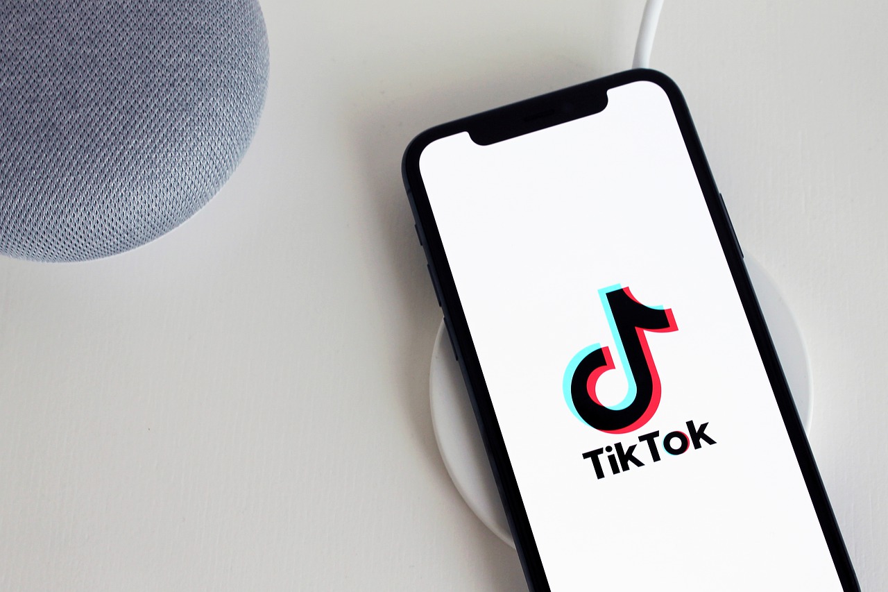 Πώς το TikTok «διαβάζει» το μυαλό μας