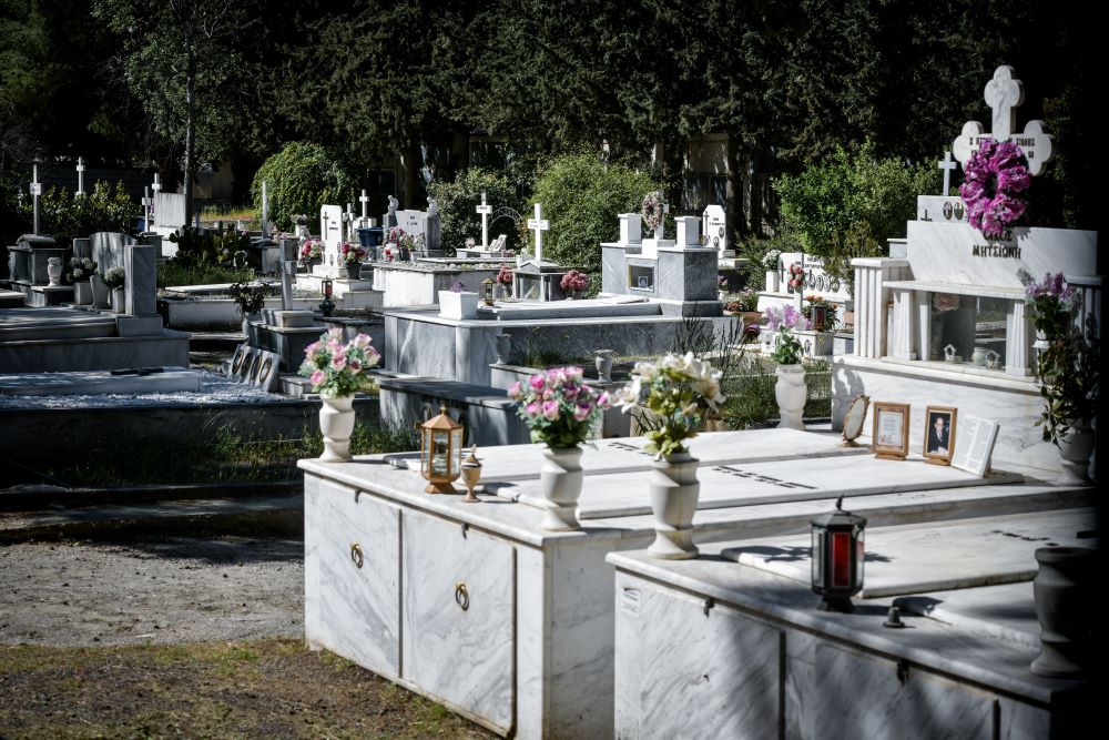 Εξιχνιάστηκαν 14 περιπτώσεις κλοπών και φθορών σε νεκροταφεία της Δυτικής Αττικής