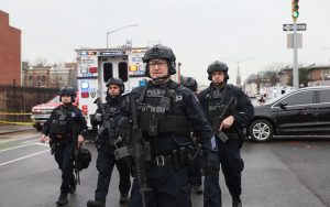 Νέα Υόρκη: Τουλάχιστον 13 τραυματίες από πυροβολισμούς σε σταθμό του μετρό
