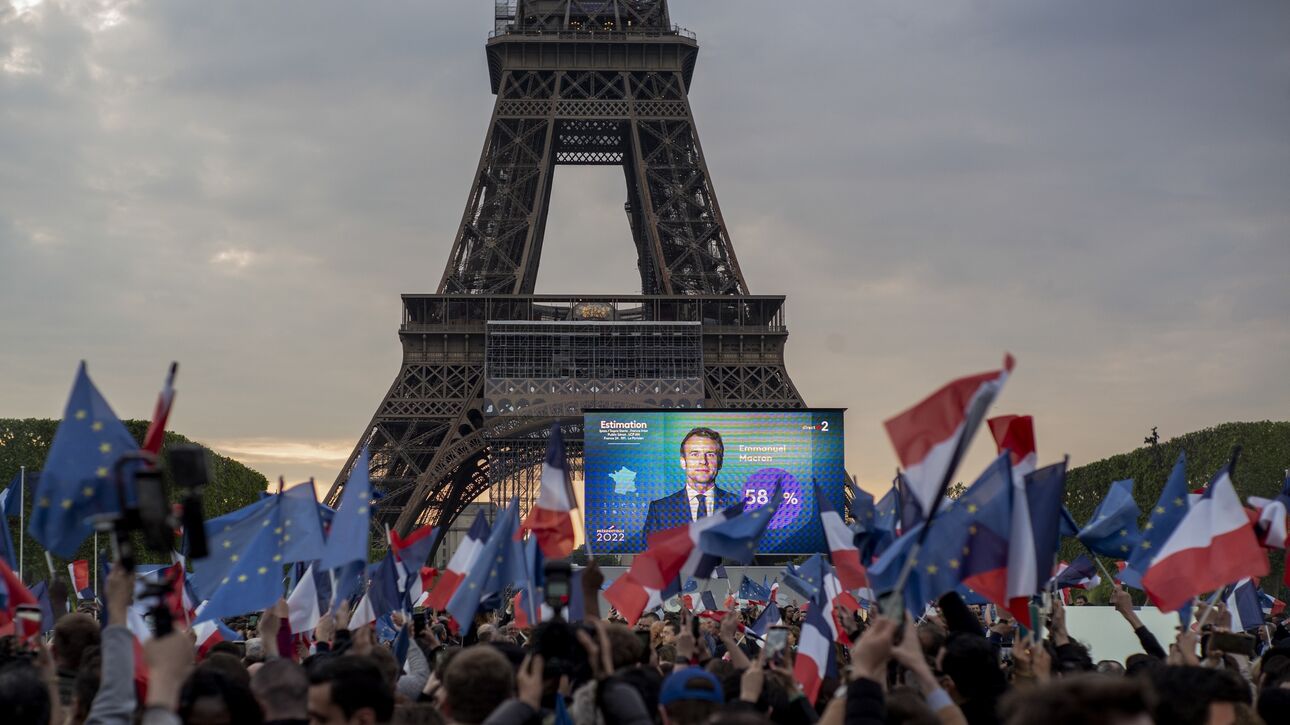 Γαλλία: Νίκη Μακρόν γεμάτη προκλήσεις σε μια διχασμένη χώρα