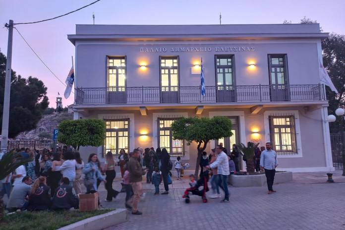 Το Παλαιό Δημαρχείο Ελευσίνας έλαμψε ξανά και άνοιξε τις πύλες του στο κοινό