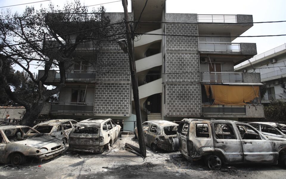 Μάτι: Η Πυροσβεστική στο κάδρο των ευθυνών από Περιφέρεια και Δήμο Ραφήνας