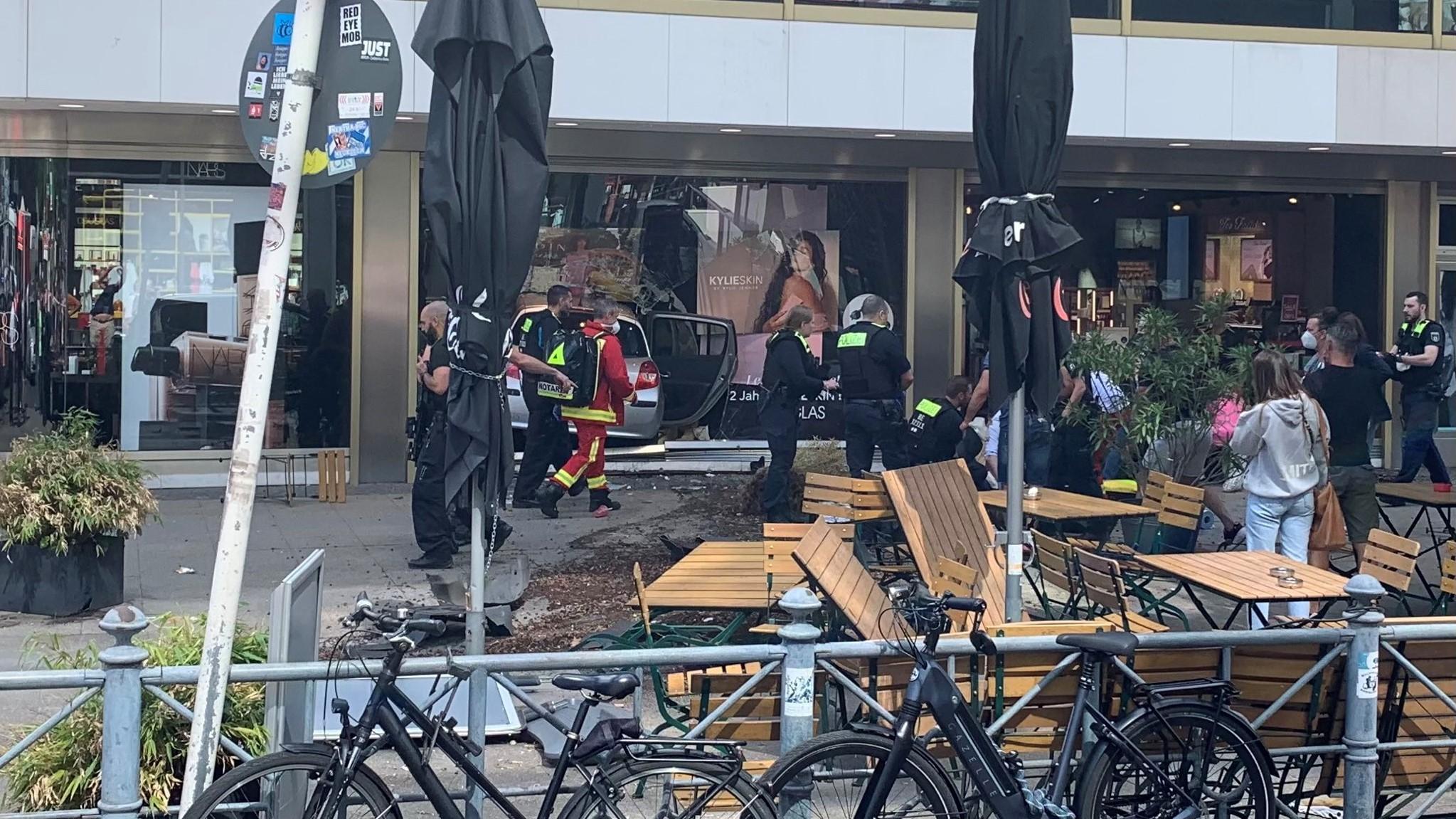 Βερολίνο: Όχημα έπεσε πάνω σε πλήθος - Ένας νεκρός, 8 τραυματίες