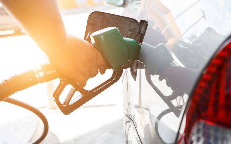 Επιδότηση καυσίμων: «Κάντε φορολογική δήλωση για να πάρετε fuel pass»