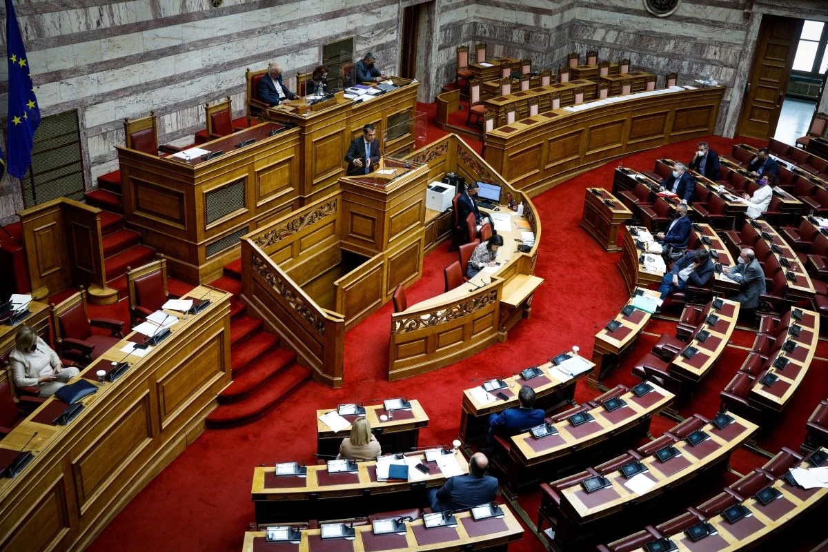 Βουλή: Ψηφίσθηκε επί της αρχής το ν/σ για Δημόσιο και αξιολόγηση υπαλλήλων