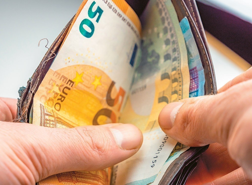 Πληρώνεται σήμερα από τη ΔΥΠΑ το έκτακτο «Δώρο Πάσχα» 300 ευρώ - Ποιοι είναι οι δικαιούχοι