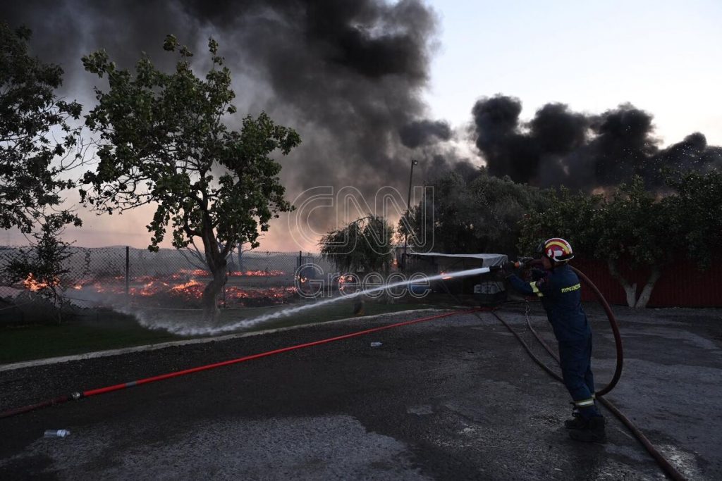 Ασπρόπυργος: Εικόνες αποκάλυψης από το εργοστάσιο όπου ξέσπασε η φωτιά