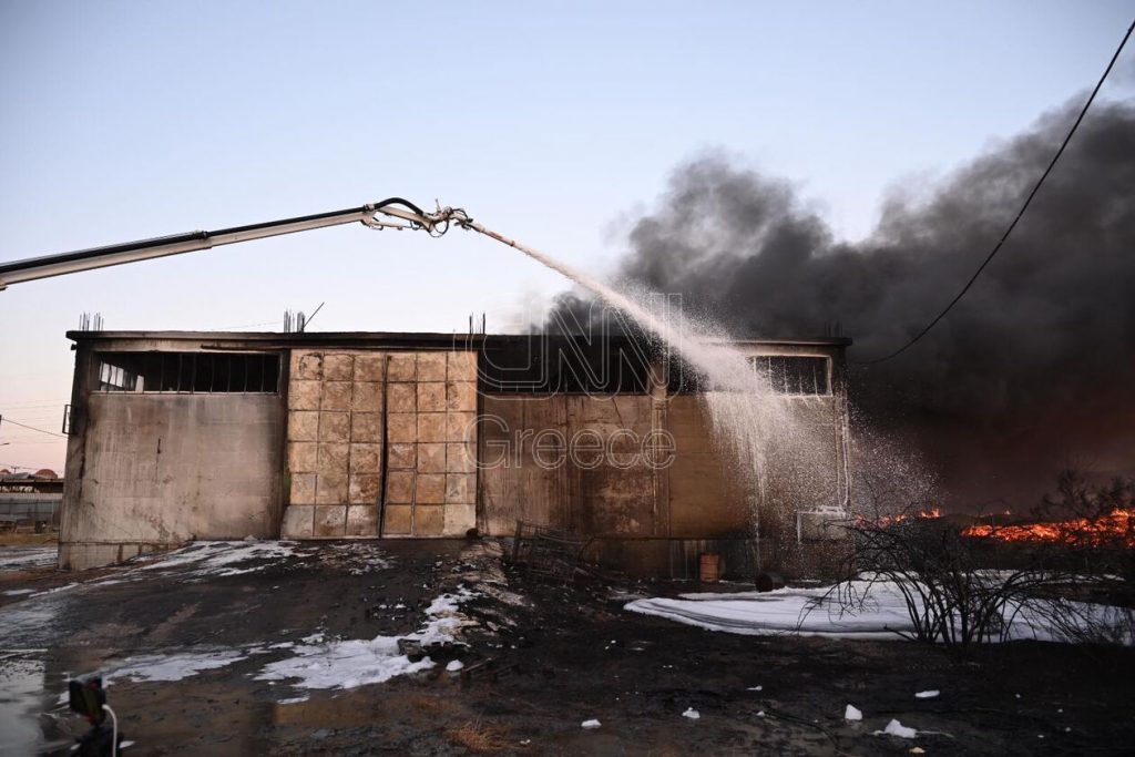 Ασπρόπυργος: Εικόνες αποκάλυψης από το εργοστάσιο όπου ξέσπασε η φωτιά