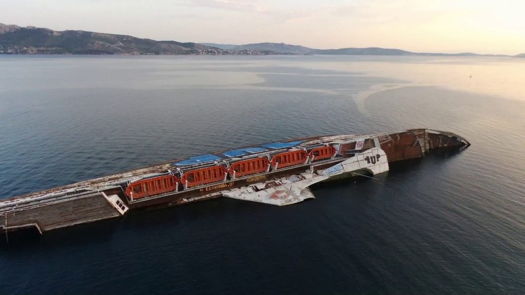 Από τα ναυπηγεία της Αγγλίας στον κόλπο της Ελευσίνας: Η ιστορία του μισοβυθισμένου Mediterranean Sky