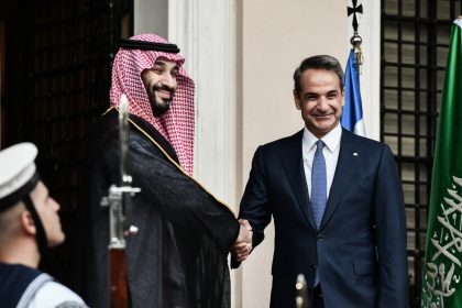 Συνάντηση Μητσοτάκη με τον πρίγκιπα διάδοχο του θρόνου της Σαουδικής Αραβίας