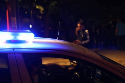 Κύκλωμα διαβατηρίων στον Ασπρόπυργο: Αστυνομικός είχε το όνομα του Γ. Σκαφτούρου στο κινητό της