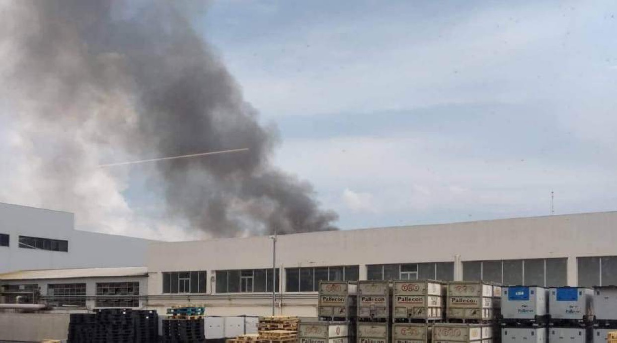 Πυρκαγιά σε εταιρεία με ανακυκλώσιμα προϊόντα στη Μάνδρα