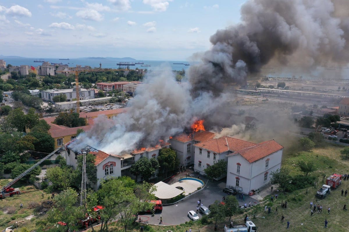 Μεγάλη φωτιά στο ελληνικό γηροκομείο της Κωνσταντινούπολης [βίντεο]