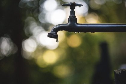 Νερό «δηλητήριο» σε 15 περιοχές της χώρας