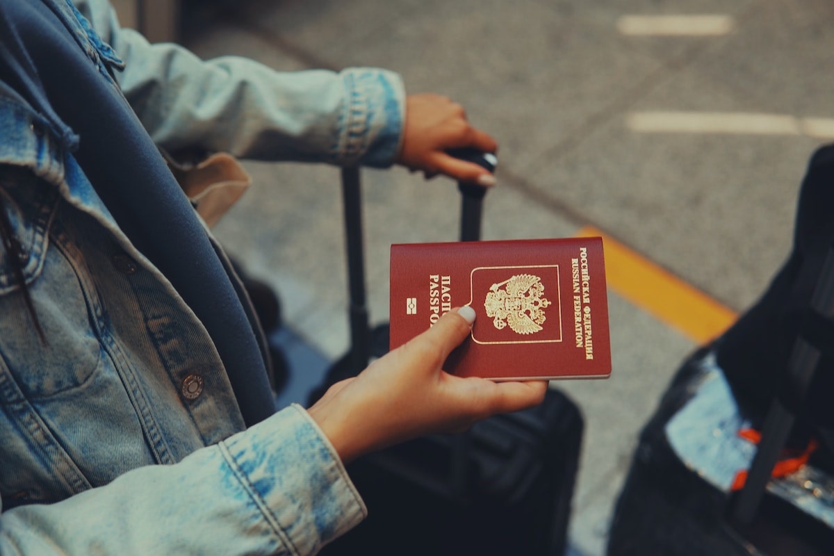 Η Ε.Ε. απαγορεύει και επίσημα την έκδοση βίζας στους Ρώσους ταξιδιώτες