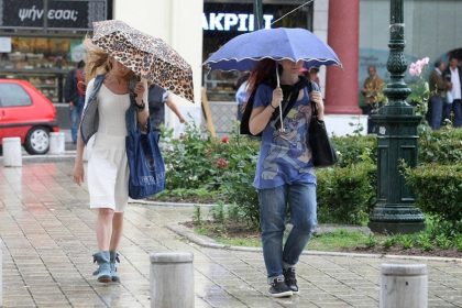 Καιρός την Τετάρτη: Βροχές, καταιγίδες και πτώση της θερμοκρασίας