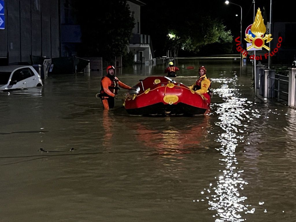 Επτά νεκροί και τρεις αγνοούμενοι από τις φονικές πλημμύρες στην Ιταλία
