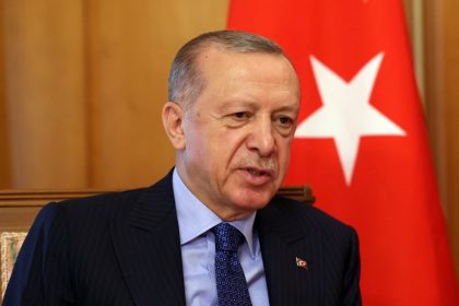 «Αφήνιασε» πάλι ο Ερντογάν: Κάνει λόγο για «σφαγή της Τριπολιτσάς»