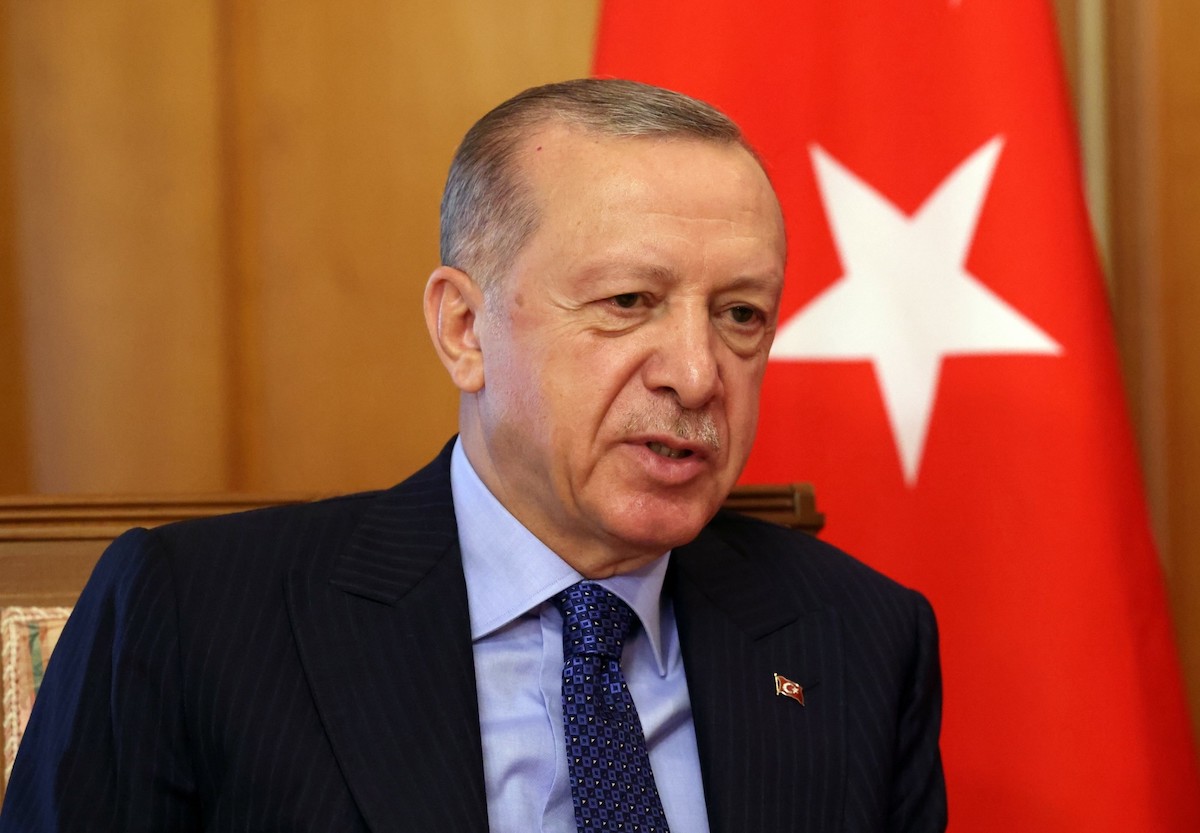 «Αφήνιασε» πάλι ο Ερντογάν: Κάνει λόγο για «σφαγή της Τριπολιτσάς»