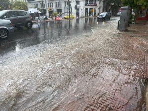 Προβλήματα στην Αττική μετά από ισχυρή βροχή