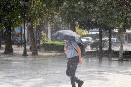 Ο καιρός την Πέμπτη: Τοπικές βροχές και σποραδικές καταιγίδες