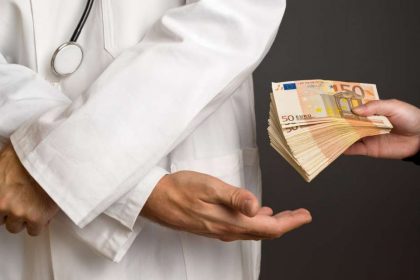 Σοκαριστική καταγγελία: Τους «έφαγε» 10.000 ευρώ για φάρμακο για τον καρκίνο που δεν υπάρχει