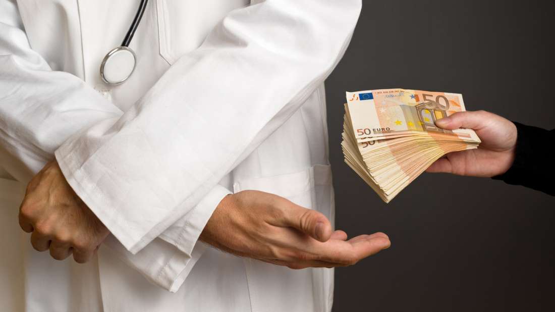 Σοκαριστική καταγγελία: Τους «έφαγε» 10.000 ευρώ για φάρμακο για τον καρκίνο που δεν υπάρχει