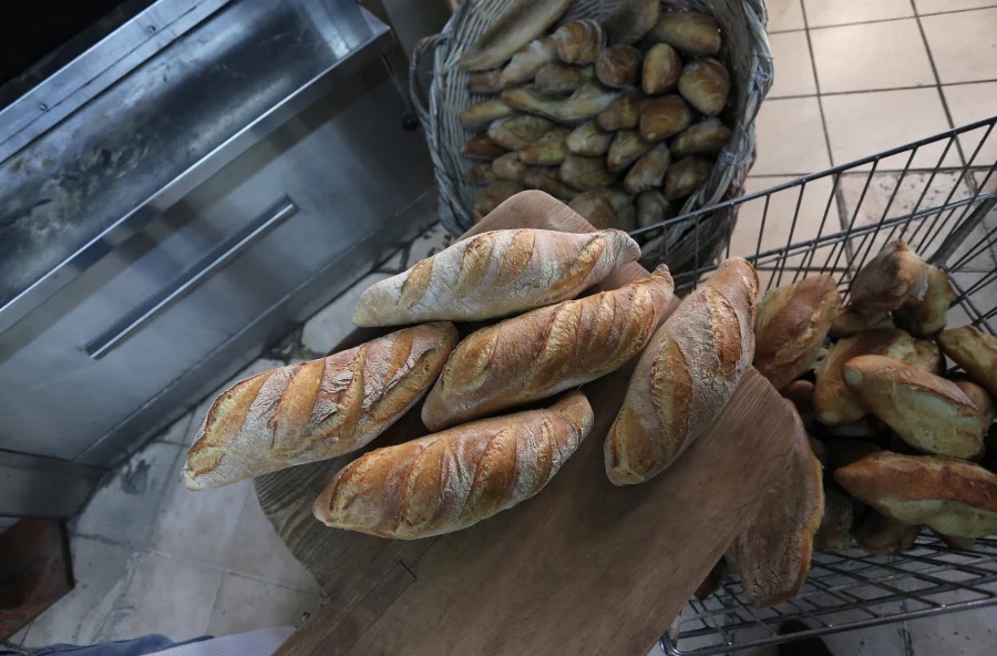 Tο «ψωμί... παντεσπάνι»: Στο 18% η αύξηση της τιμής του τον Αύγουστο