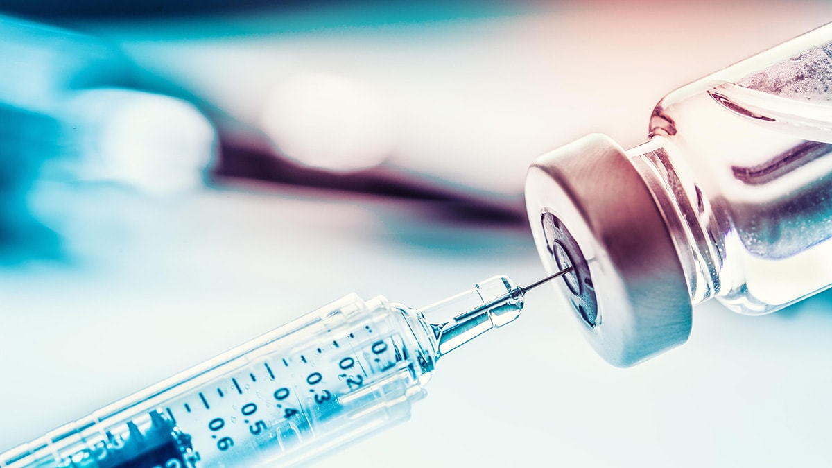 Εμβόλιο κορωνοϊού: Τι ισχύει τελικά με τις παρενέργειες;