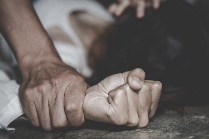 Αττική: 48χρονος βίαζε επί 3 χρόνια την ανήλικη κόρη της γυναίκας με την οποία συζούσε